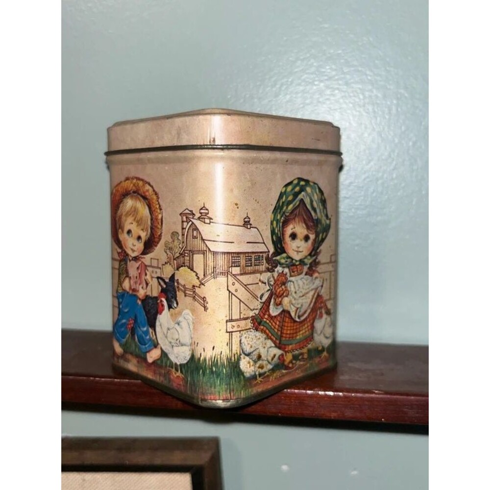 Vintage country farmhouse chicken tin 3.5"